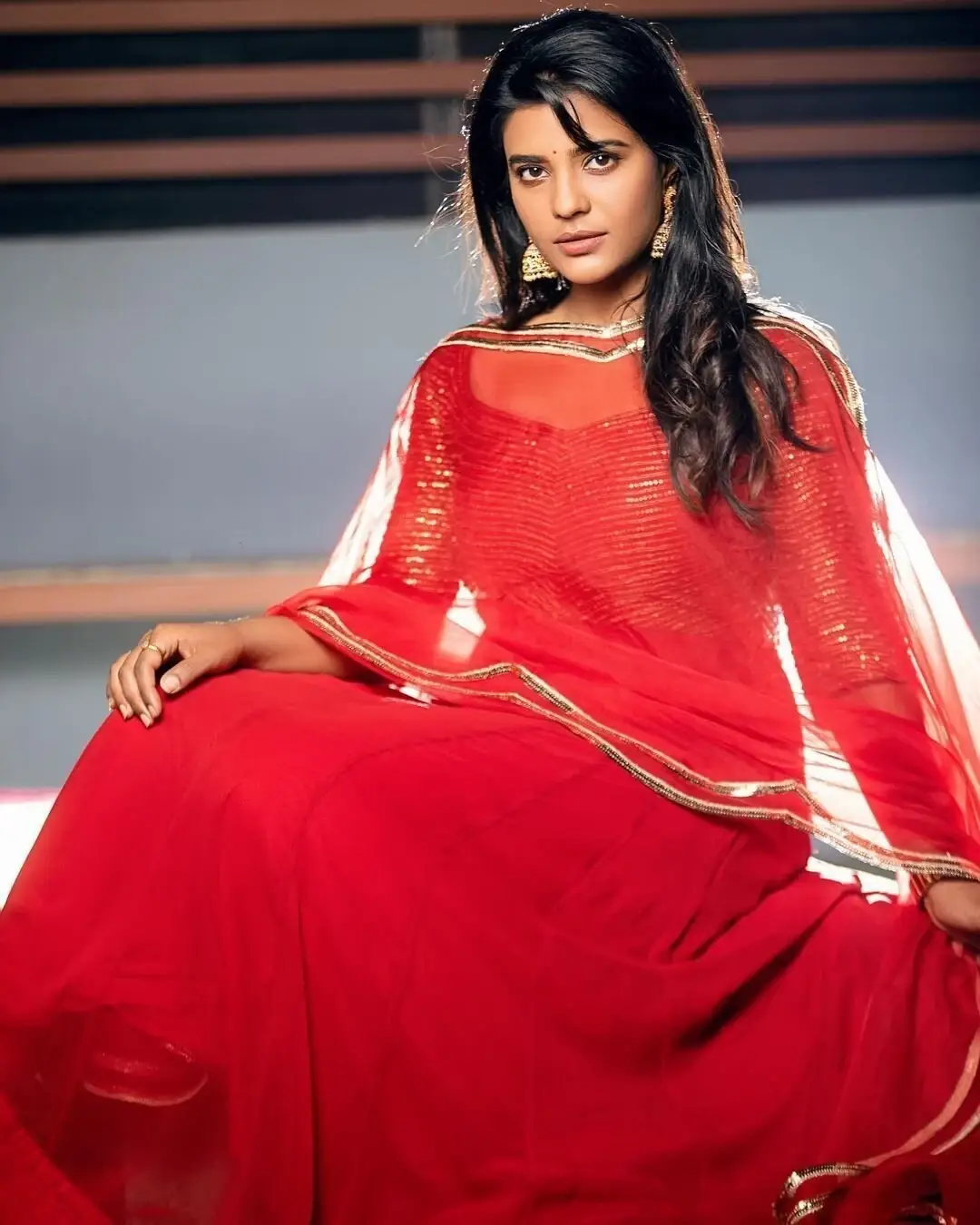 AISHWARYA RAJESH IMAGES IN TRADITIONAL RED DRESS 2